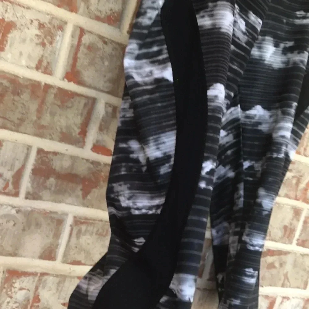Fila‎ Black Gray Cloud Crop Yoga Athletic Leggings
